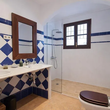 C92 - Rustic Two Bedrooms With Terrace Apartment